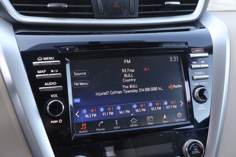 Nissan Murano Vehicle Image 15