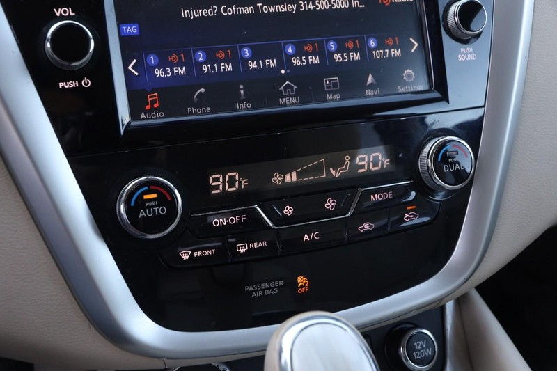 Nissan Murano Vehicle Image 17