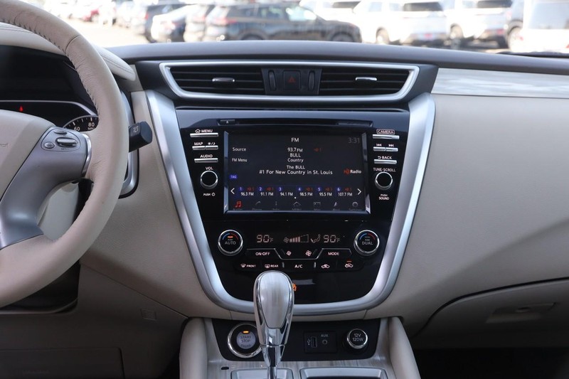 Nissan Murano Vehicle Image 22