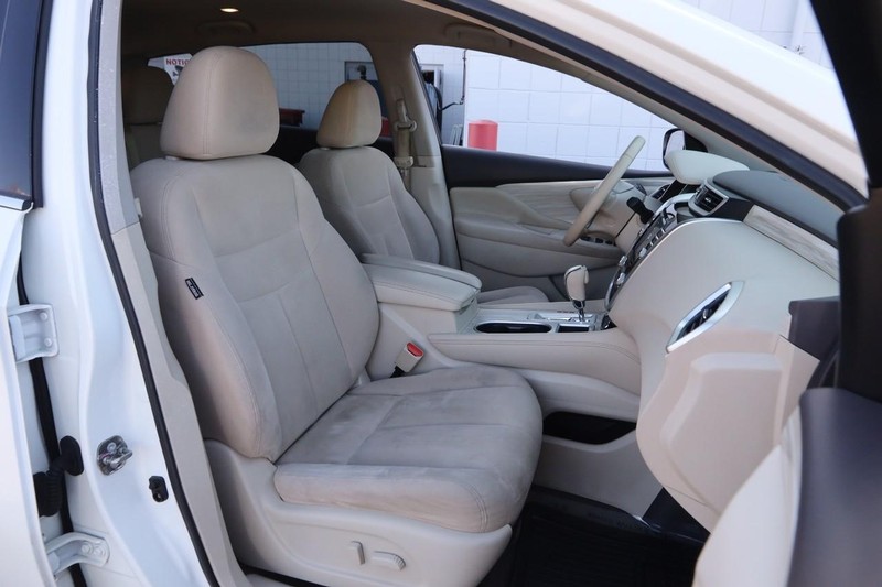 Nissan Murano Vehicle Image 24