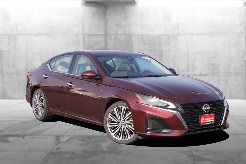 Nissan Altima Vehicle Image 02