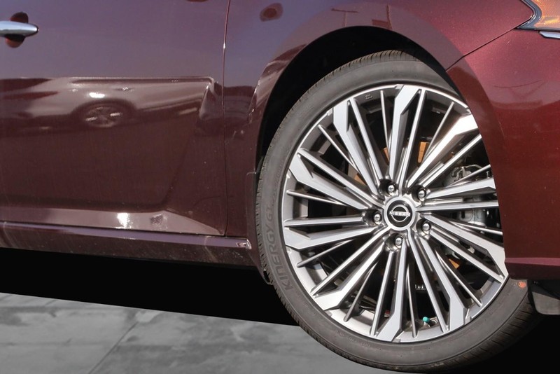 Nissan Altima Vehicle Image 03