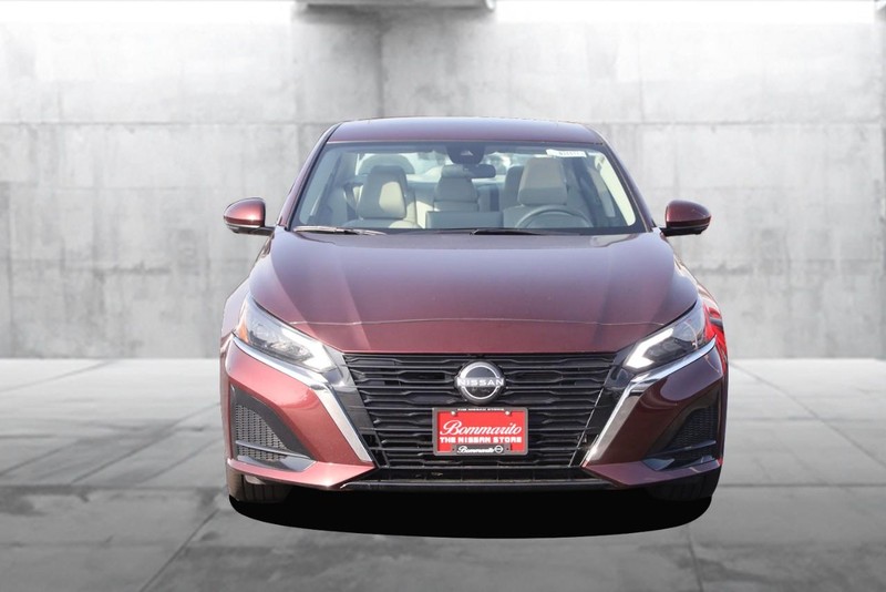 Nissan Altima Vehicle Image 04