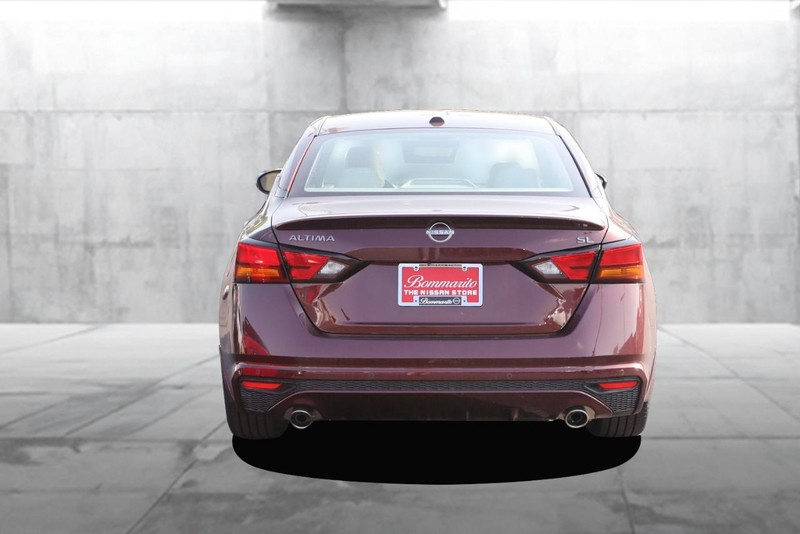 Nissan Altima Vehicle Image 06