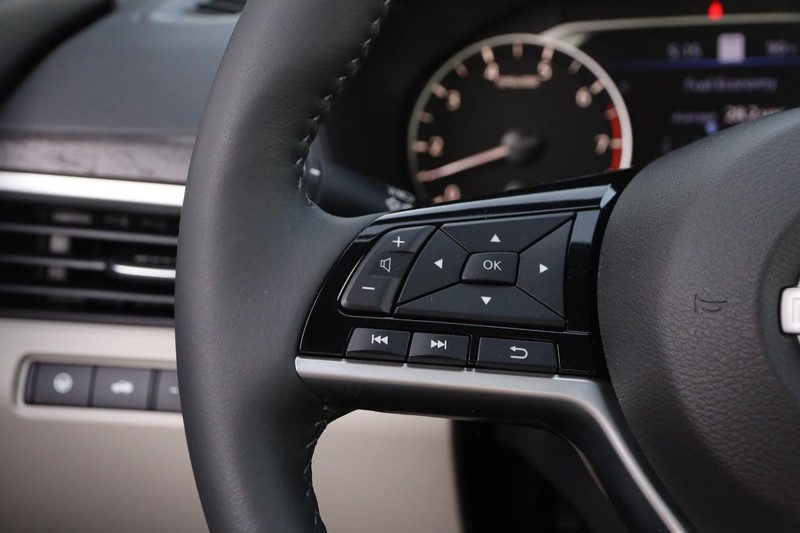 Nissan Altima Vehicle Image 12