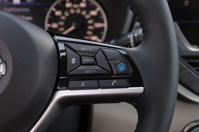 Nissan Altima Vehicle Image 13