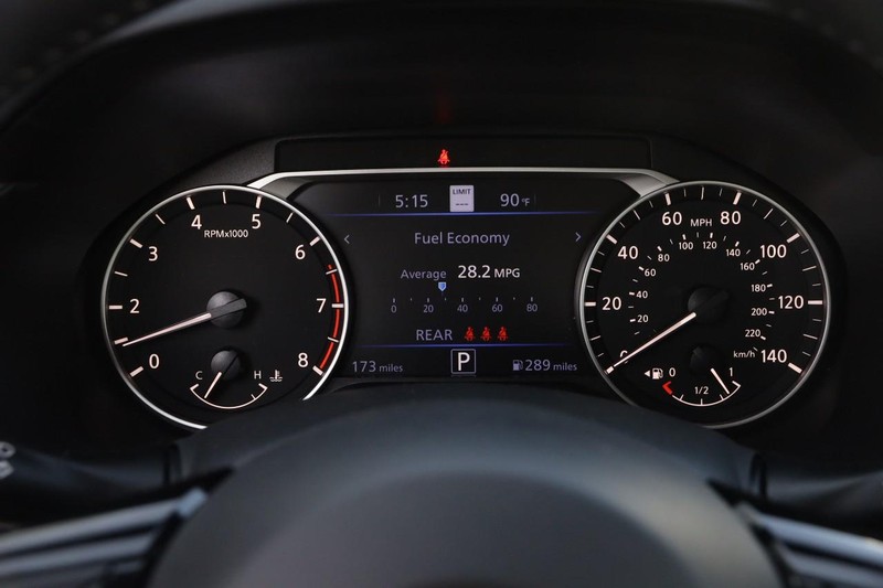 Nissan Altima Vehicle Image 14
