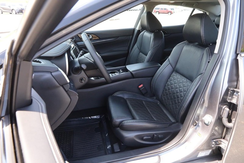 Nissan Maxima Vehicle Image 09