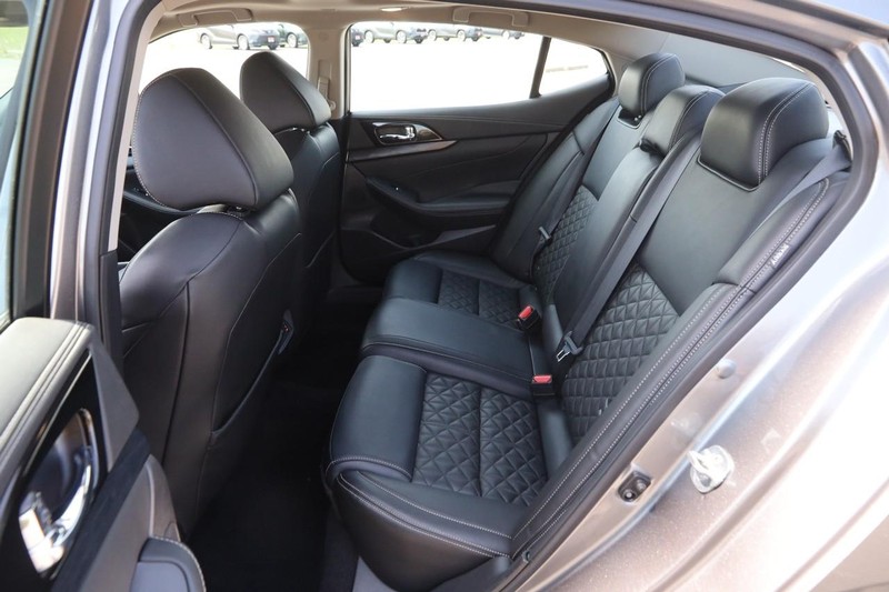 Nissan Maxima Vehicle Image 10