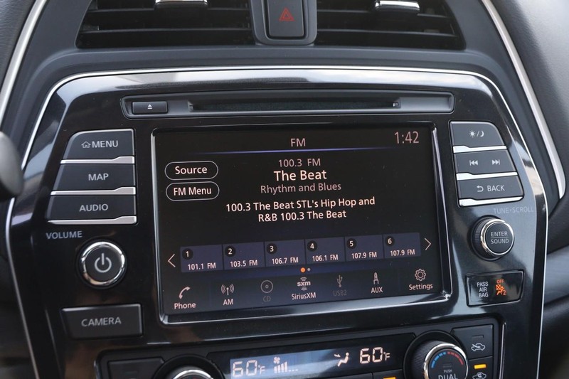 Nissan Maxima Vehicle Image 16