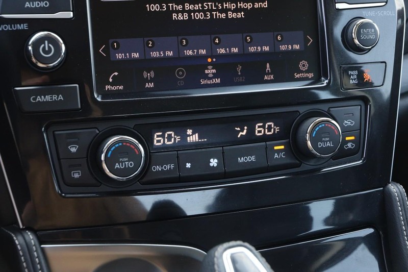 Nissan Maxima Vehicle Image 18
