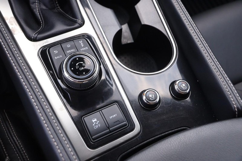 Nissan Maxima Vehicle Image 19