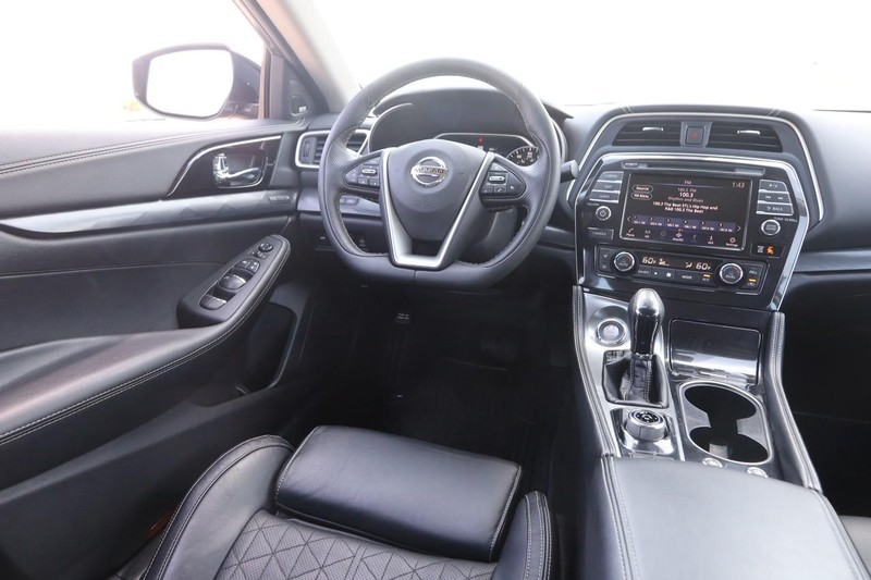 Nissan Maxima Vehicle Image 22