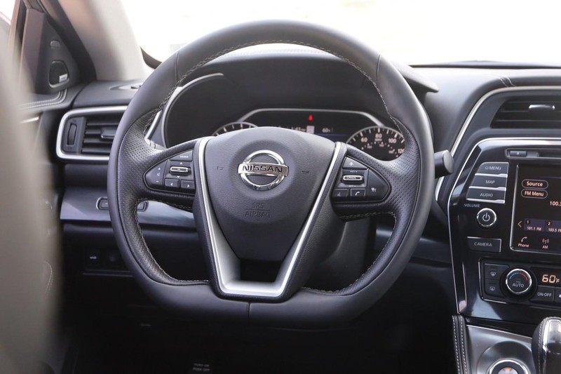 Nissan Maxima Vehicle Image 23