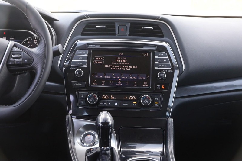 Nissan Maxima Vehicle Image 24