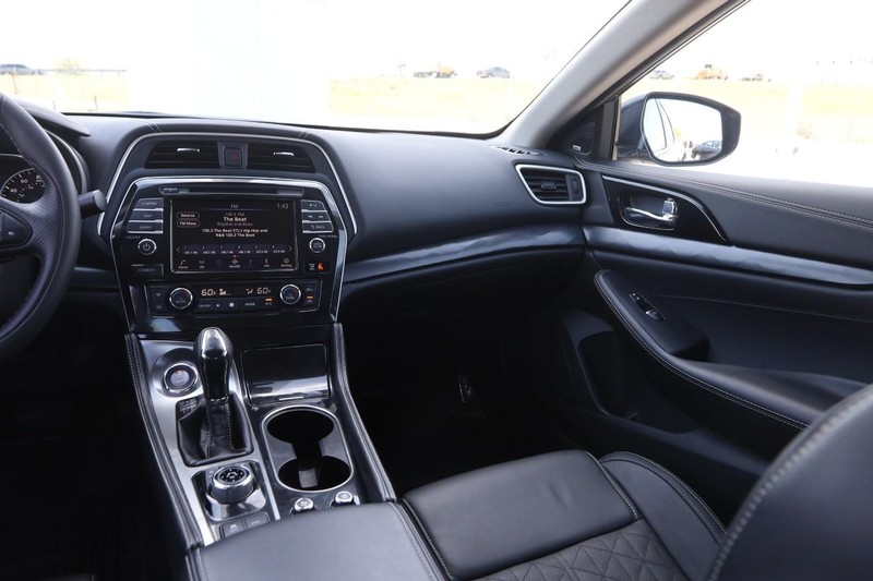 Nissan Maxima Vehicle Image 25