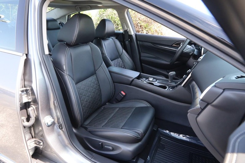 Nissan Maxima Vehicle Image 26