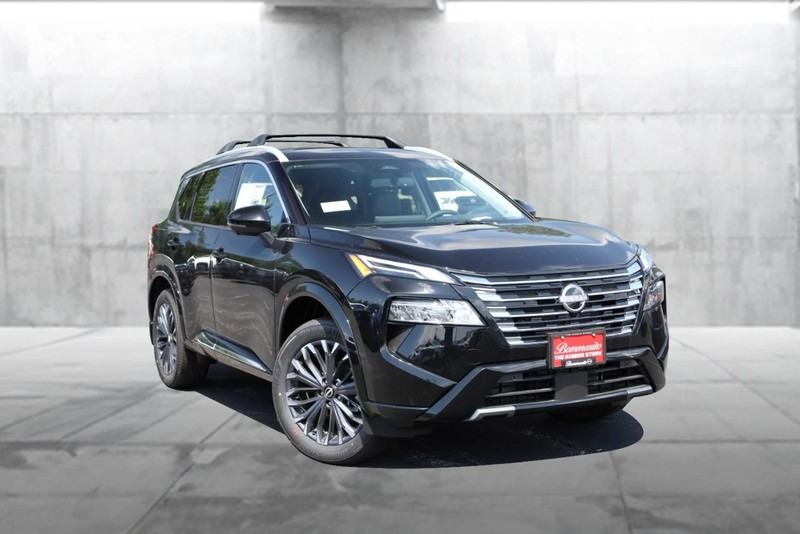 Nissan Rogue Vehicle Image 02