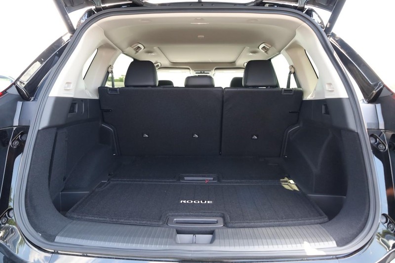 Nissan Rogue Vehicle Image 07
