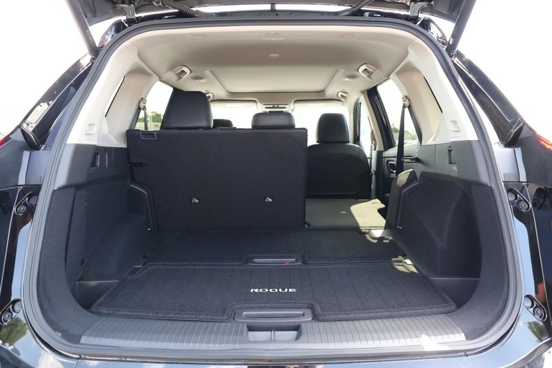 Nissan Rogue Vehicle Image 08