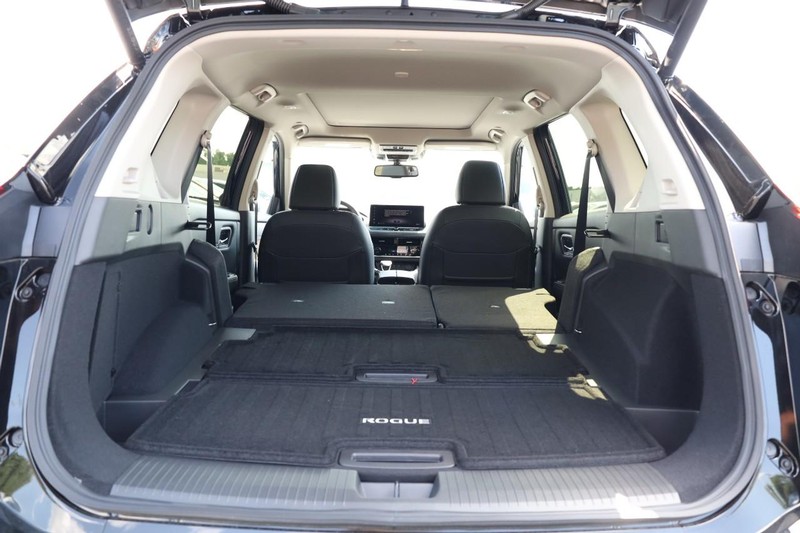 Nissan Rogue Vehicle Image 09