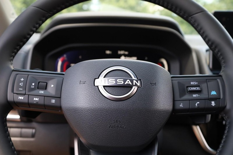 Nissan Rogue Vehicle Image 13