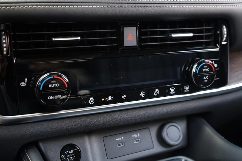 Nissan Rogue Vehicle Image 18