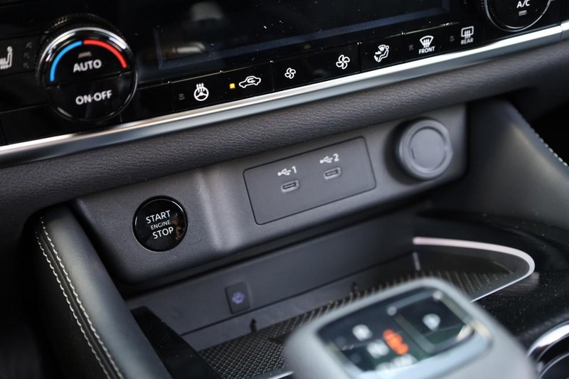Nissan Rogue Vehicle Image 19