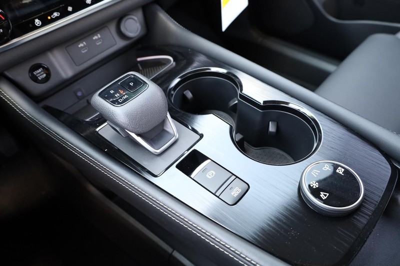 Nissan Rogue Vehicle Image 20