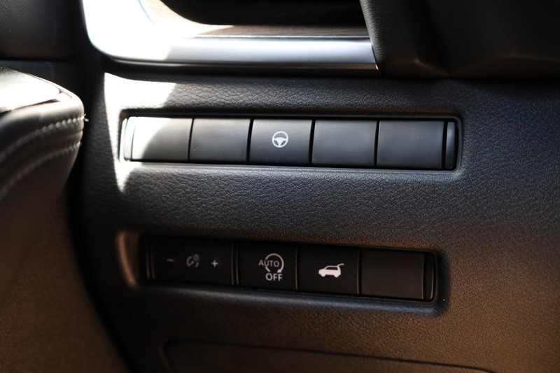 Nissan Rogue Vehicle Image 23