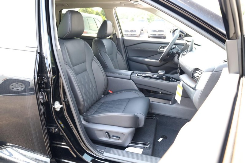 Nissan Rogue Vehicle Image 29