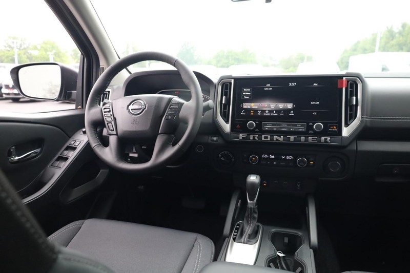 Nissan Frontier Vehicle Image 12