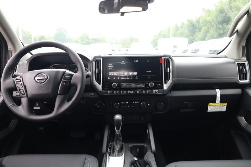 Nissan Frontier Vehicle Image 14