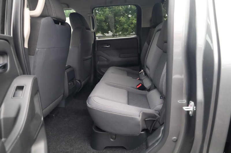 Nissan Frontier Vehicle Image 16