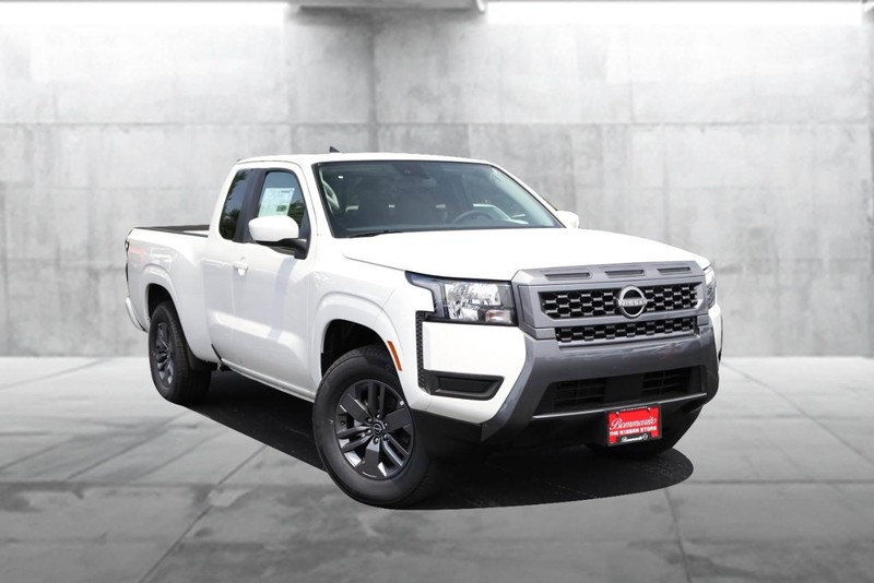 Nissan Frontier Vehicle Image 02
