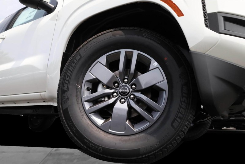 Nissan Frontier Vehicle Image 03