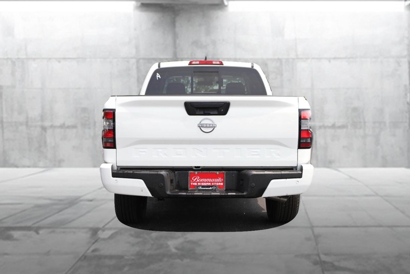 Nissan Frontier Vehicle Image 06