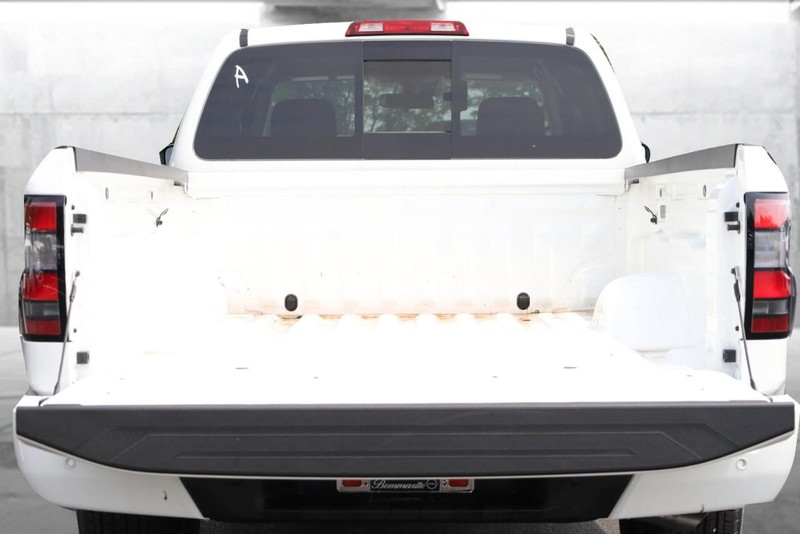 Nissan Frontier Vehicle Image 07