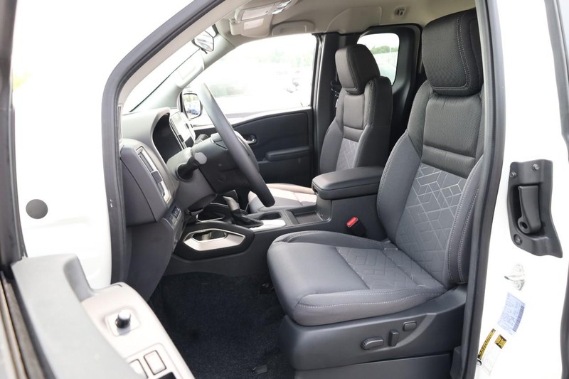 Nissan Frontier Vehicle Image 08
