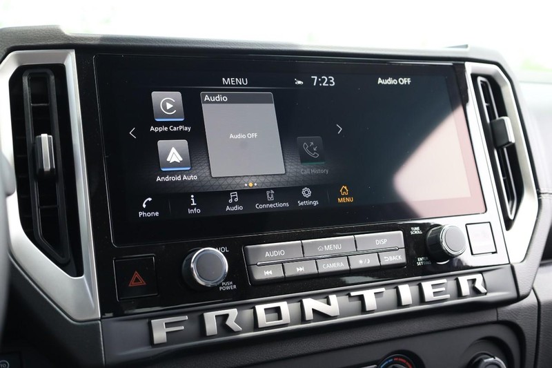 Nissan Frontier Vehicle Image 11