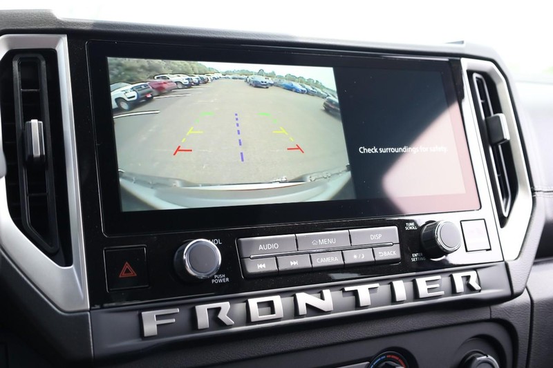 Nissan Frontier Vehicle Image 12