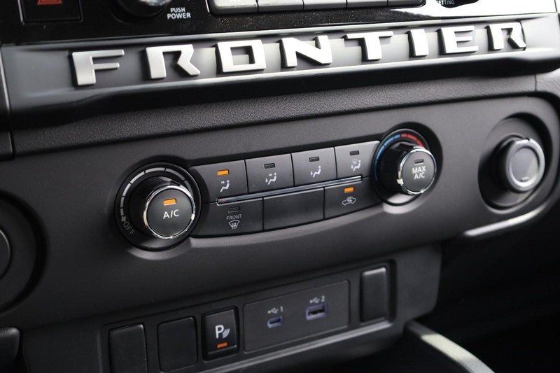 Nissan Frontier Vehicle Image 13