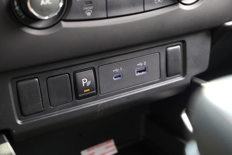 Nissan Frontier Vehicle Image 14