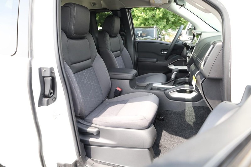 Nissan Frontier Vehicle Image 22