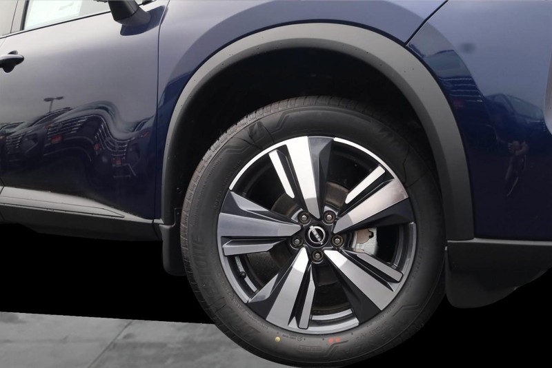 Nissan Rogue Vehicle Image 03