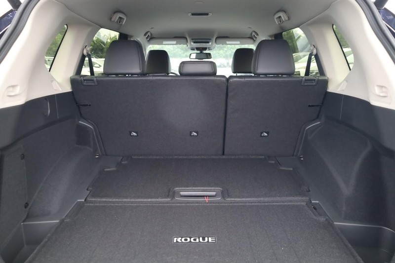 Nissan Rogue Vehicle Image 07