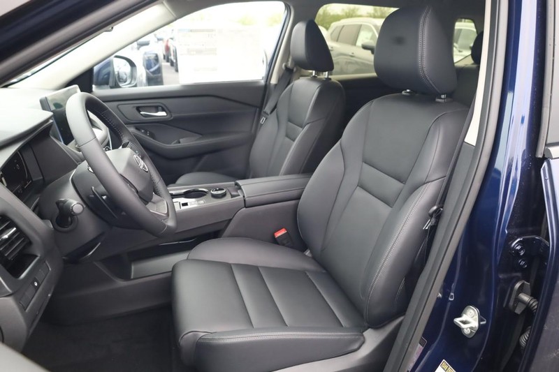 Nissan Rogue Vehicle Image 09