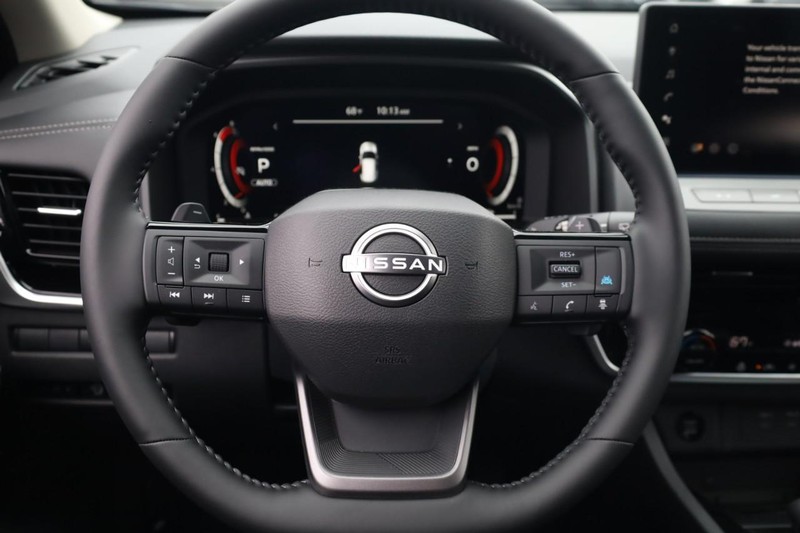 Nissan Rogue Vehicle Image 10