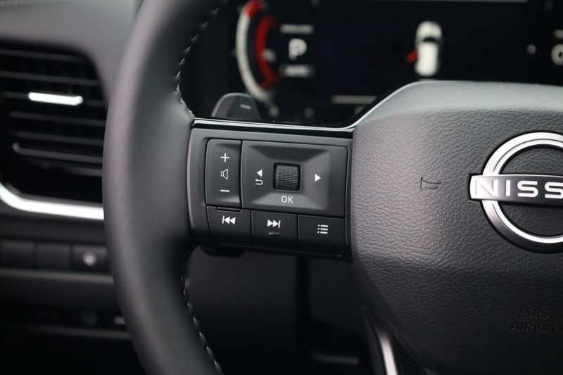 Nissan Rogue Vehicle Image 12