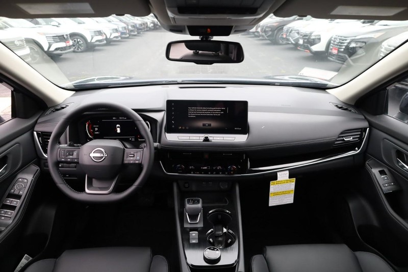 Nissan Rogue Vehicle Image 13